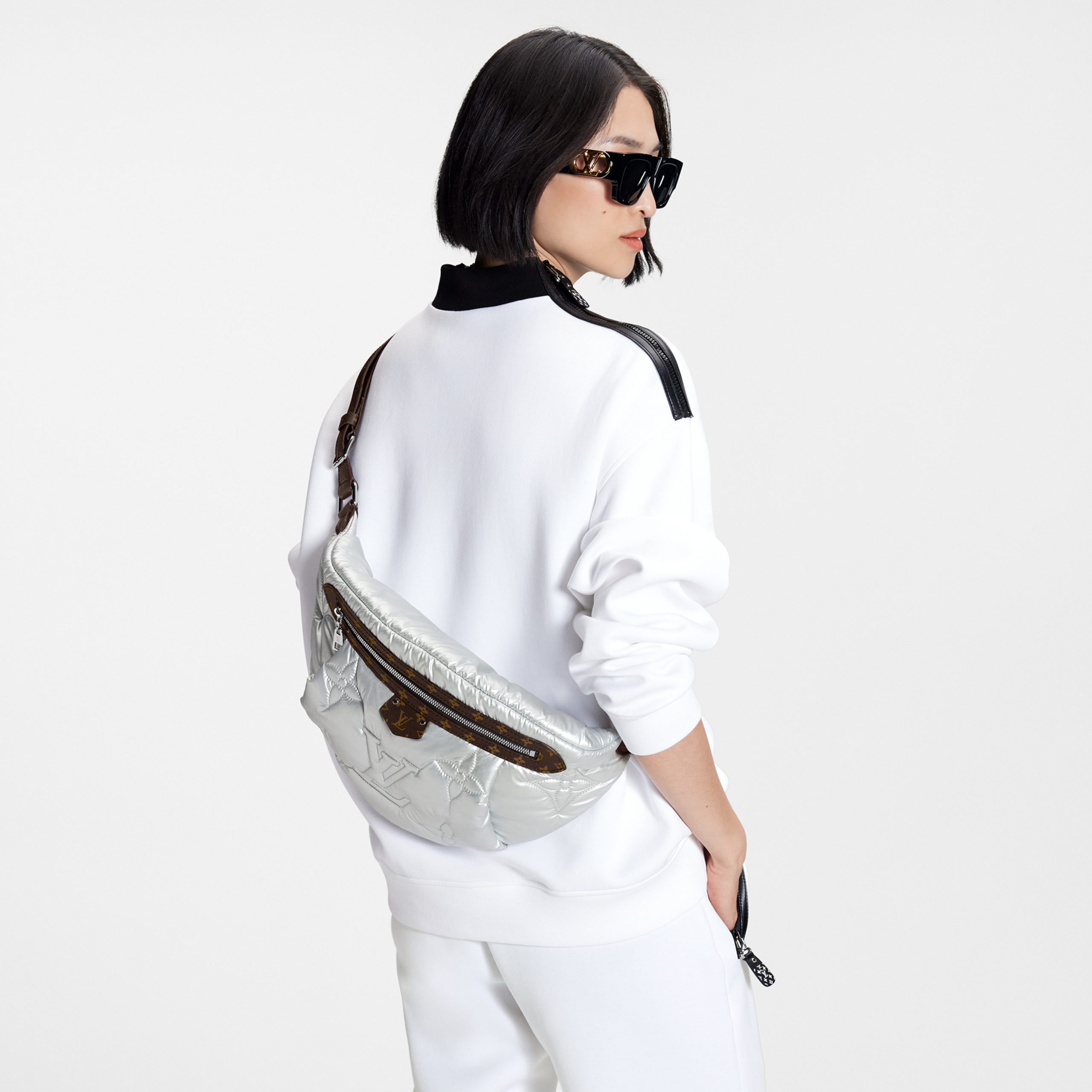 ショルダーバッグ・ポシェット Louis Vuitton Maxi Bumbag Silver Body Bag Shoulder M20971 Outlet Louis Vuitton Pillow Maxi Bumbag M20971 Silver On